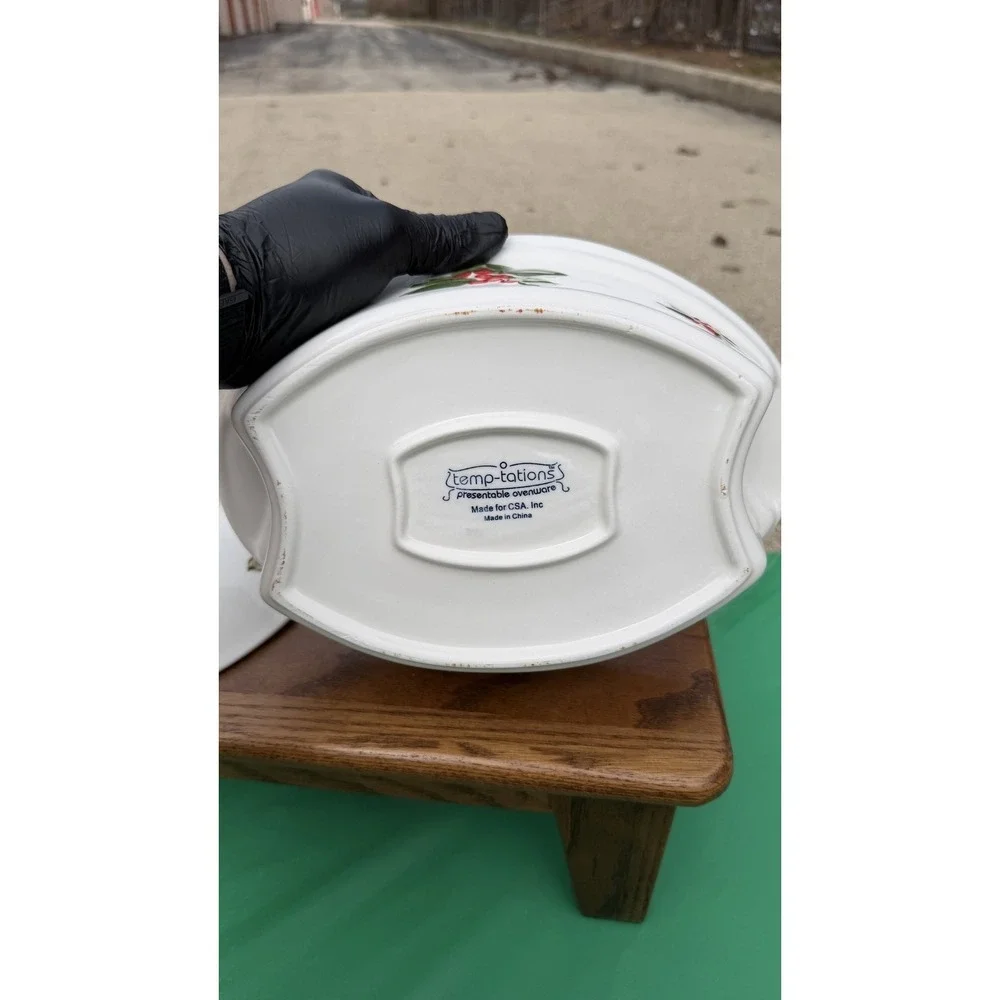 Temp-tations Oval‎ Casserole Dish w/ Lid Holly Berry Presentable Ovenware
